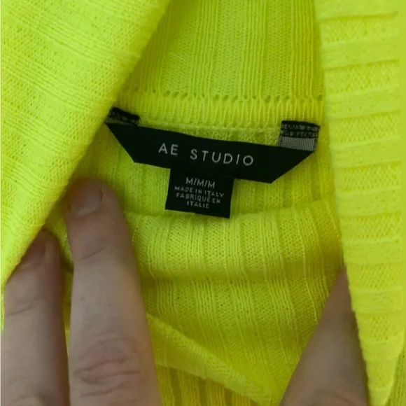 NWOT size medium AE Studio neon high visibility turtle neck - Picture 3 of 3